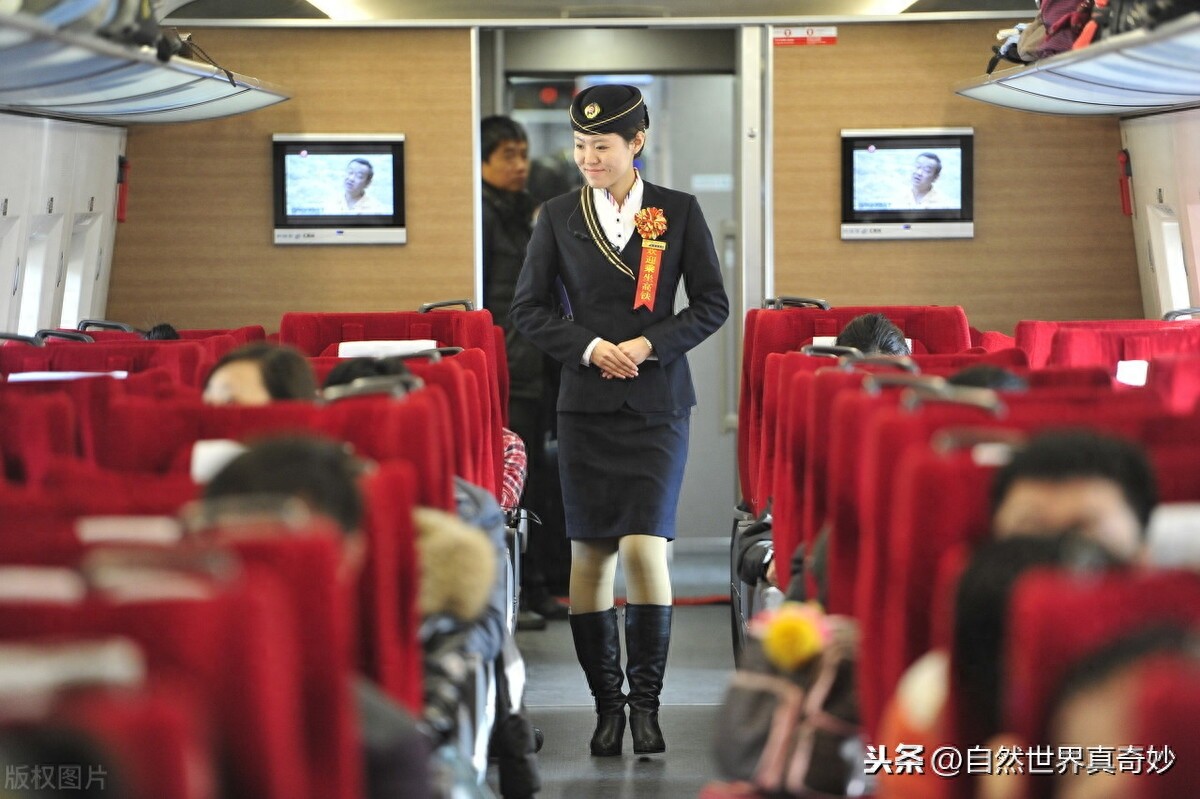 高铁女乘务员