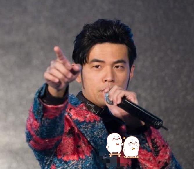 继潘长江后，蔡徐坤“脑残粉”又吐槽周杰伦，歌难听又长的丑？