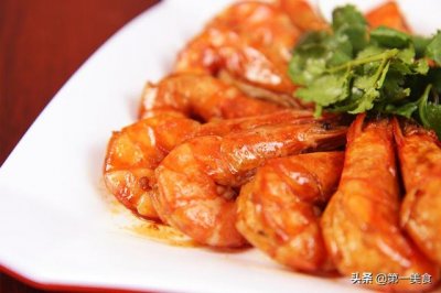 ​正宗的油焖大虾的做法（厨师长教你油焖大虾的家常做法）