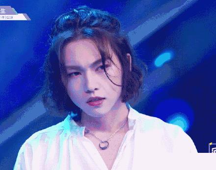 卸妆后的男明星，张艺兴满脸痘印，他撞脸凤姐，网友：变化太大