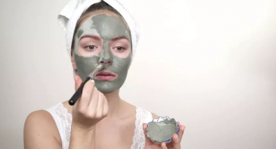 ​用泥膜之前要用洗面奶洗脸吗（清洁泥膜的正确使用方法）