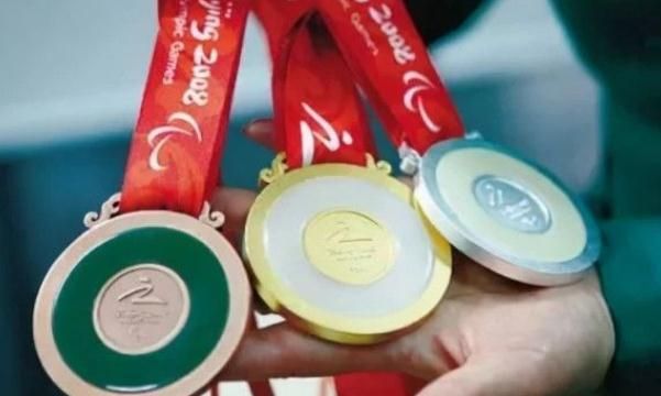 奥运冠军的金牌主要材料是什么是金还是银