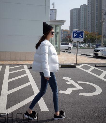 白色羽绒服配什么裤子？白色羽绒服搭配裤子图片