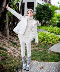 ​白色羽绒服配什么裤子？白色羽绒服搭配裤子图片