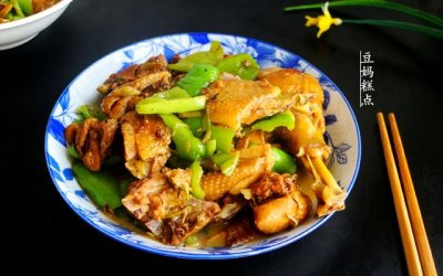 ​如何做炒鸡又好吃又简单（家常炒鸡的做法）