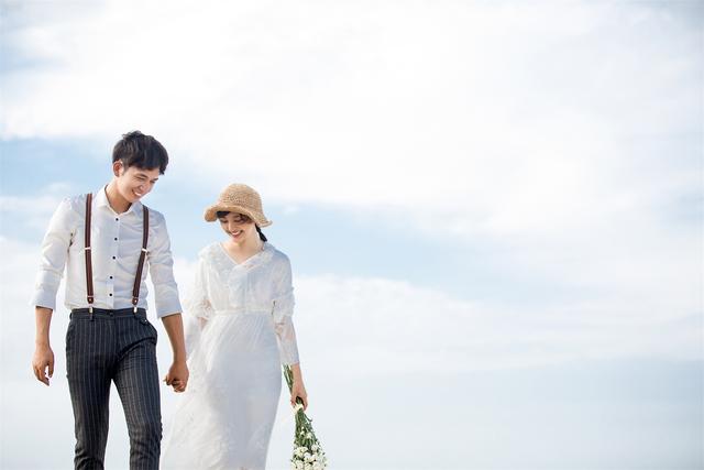 婚纱照选择啥服装好看(厦门婚纱照服装搭配技巧4套婚纱礼服怎么选)(4)