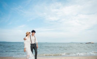 ​婚纱照选择啥服装好看（厦门婚纱照服装搭配技巧4套婚纱礼服怎么选）