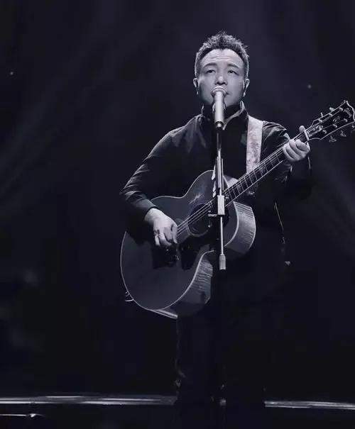 我给你自由是什么歌（许巍的歌像风一样自由）