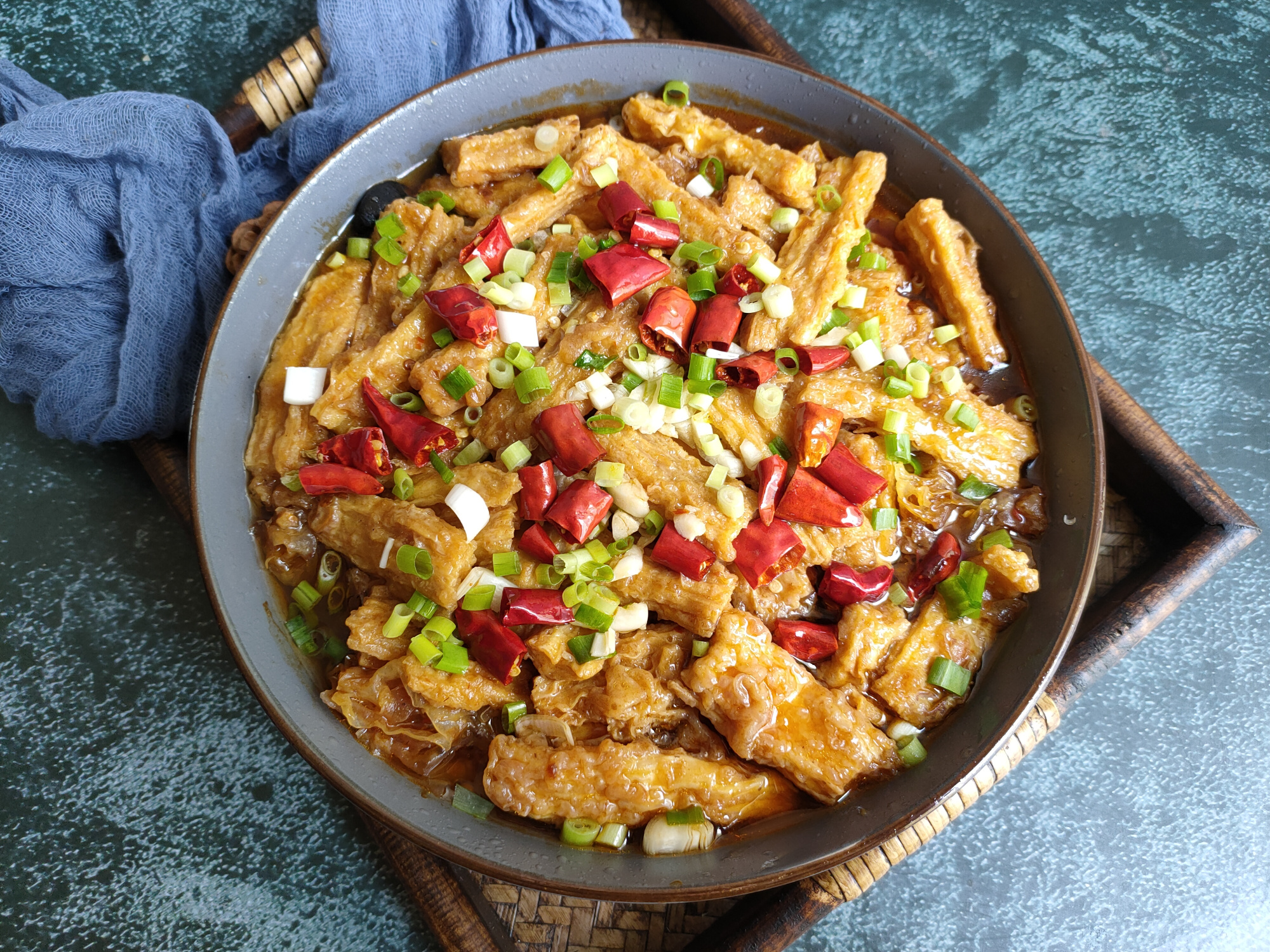 正宗炝锅腐竹做法（麻辣鲜香的炝锅腐竹家常做法）