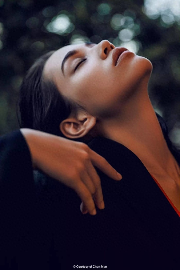 赵薇新电影《没有别的爱》女主角“水原希子”近照