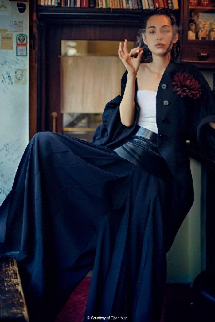 赵薇新电影《没有别的爱》女主角“水原希子”近照