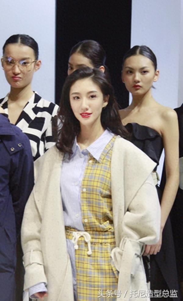 朱庭辰受邀中国国际时装周看秀 率性酷美夺人眼球