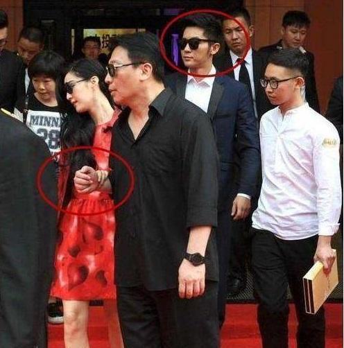 身家五十亿，连出门都搂范冰冰，李晨敢怒不敢言