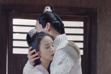 小女花不弃:花不弃失去孩子,精神恍惚,陈煜暖心安慰!