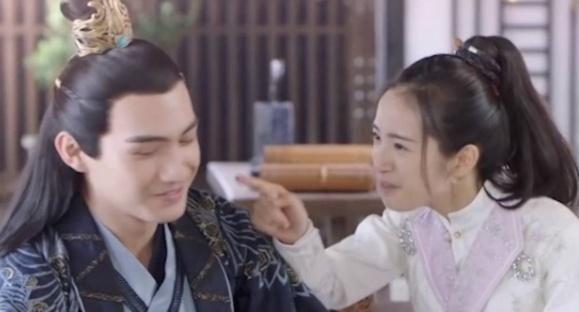 小女花不弃:花不弃失去孩子,精神恍惚,陈煜暖心安慰!