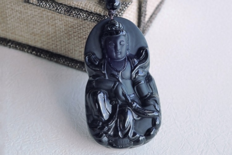 黑曜石的佩戴禁忌，黑曜石是不能乱戴的