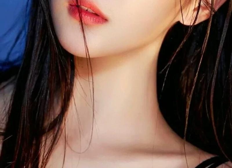 半夜摸她下面她流了好多水 私密按摩到欲火焚身