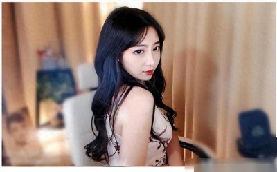 ​不堪入目！女主播忘关摄像头，换衣全过程被直播！