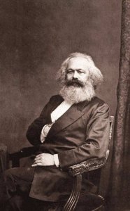 ​从社会学的角度，如何理解“经济基础决定上层建筑”？