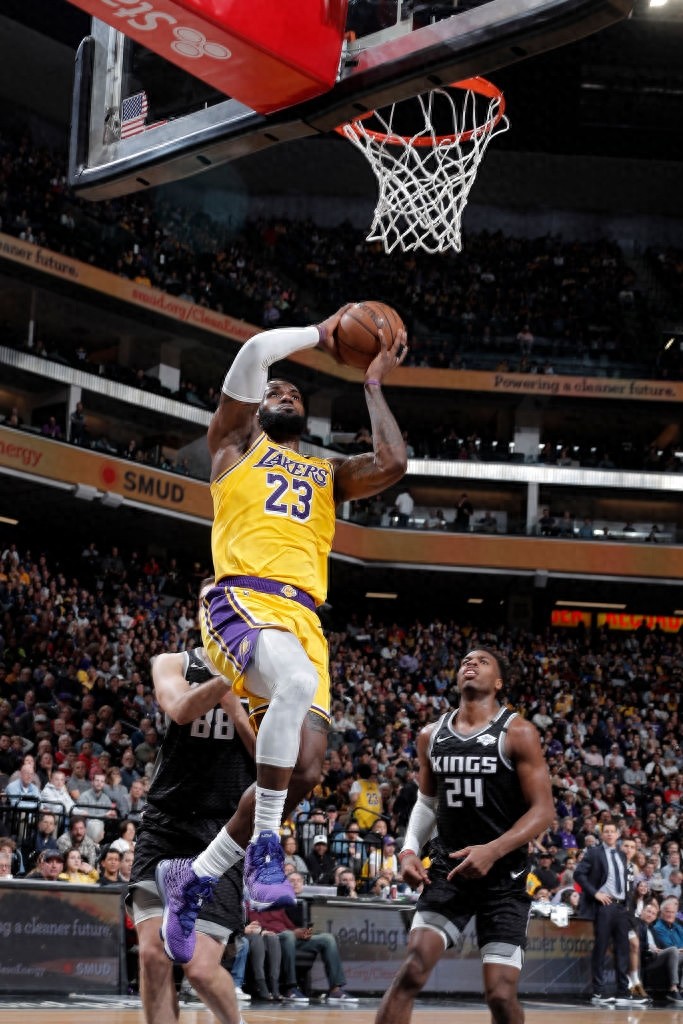 詹姆斯湖人时期精彩壁纸