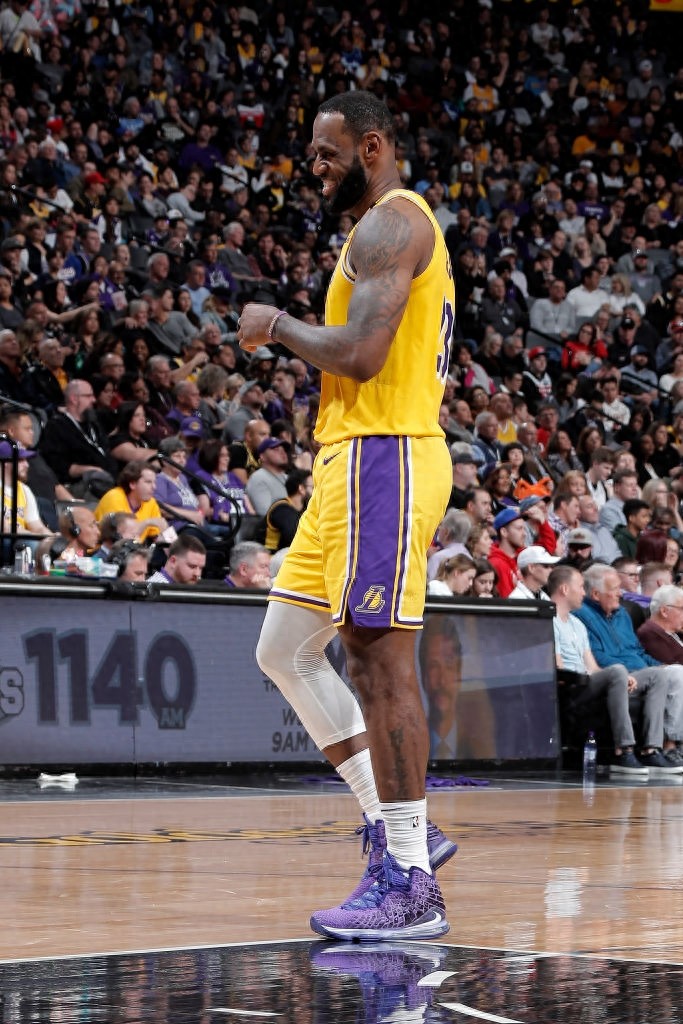 詹姆斯湖人时期精彩壁纸