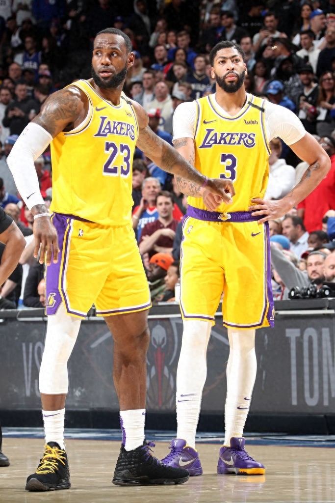 詹姆斯湖人时期精彩壁纸