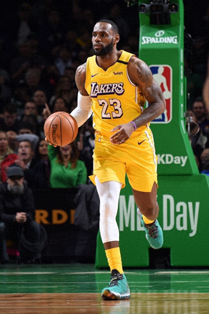 詹姆斯湖人时期精彩壁纸