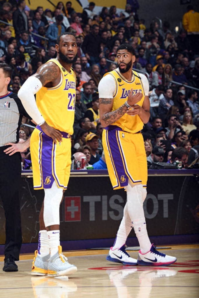 詹姆斯湖人时期精彩壁纸