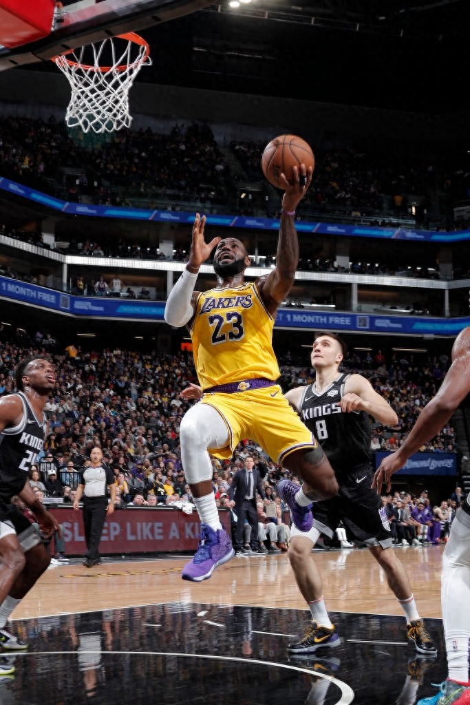 詹姆斯湖人时期精彩壁纸