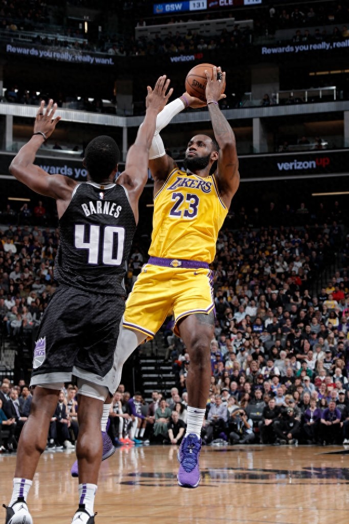 詹姆斯湖人时期精彩壁纸