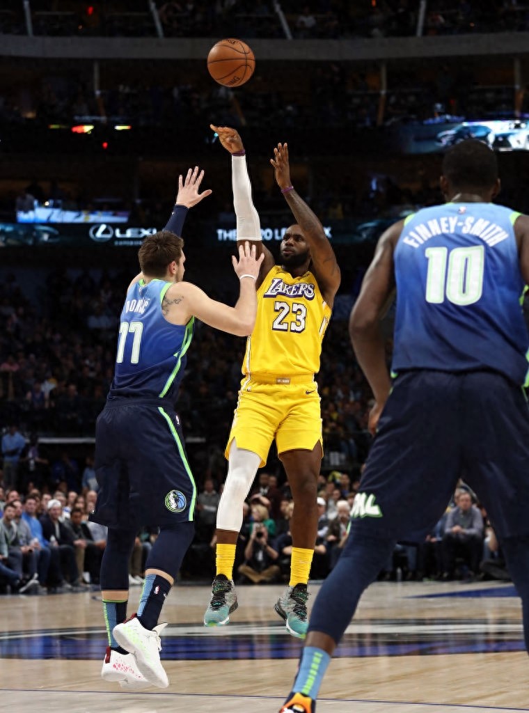 詹姆斯湖人时期精彩壁纸