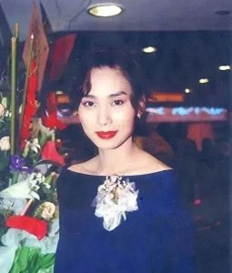 落魄港姐,试婚被弃,三拒名门逆袭成亿万富豪,一手烂牌打成王炸!