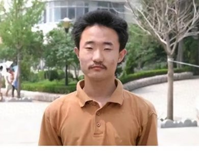 ​身为山东高考状元，高考749分，却因长相被嘲笑，如今现状如何？