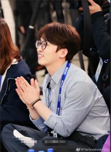 ​奔跑吧 导演姚译添为白鹿保驾护航 他是通过哪些 展现出他体贴关怀