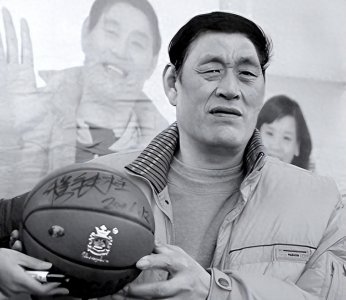 穆铁柱:亚洲第一中锋,退役后过上平凡的生活,因心脏病突然离世
