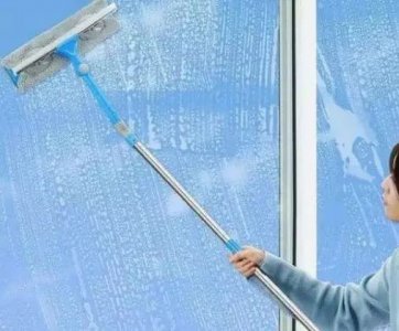 ​不管玻璃有多脏，试试这个小窍门，玻璃干净透亮不留灰