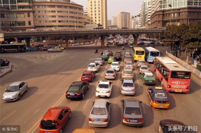 ​贵阳机动车号牌政策调整：普通号牌车辆实行开四停四