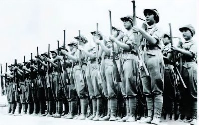 ​铿锵玫瑰，中国女兵，致敬军营“她力量”