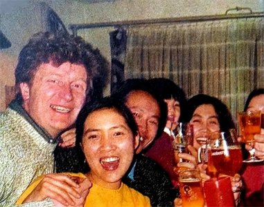 ​沈丹萍：嫁大15岁乌韦，结婚38年生两女，如今她还好吗？