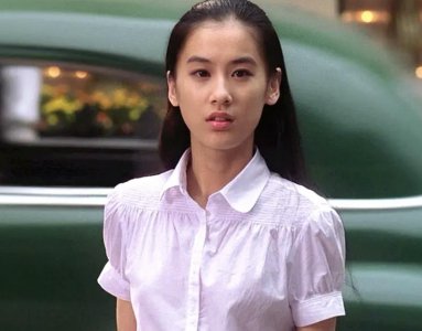 ​黄圣依的隐忍人生，和她背后深爱的一个重要男人