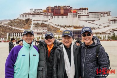 ​《中国机长》杀青 9月30日再现“民航史奇迹”