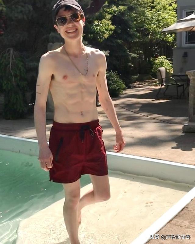 朱利亚诺长大后的肌肉（变性成功首晒照）(1)