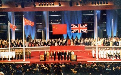 ​97年香港回归前夜：30艘英军军舰兵犯南海，中方：撞就撞谁怕谁