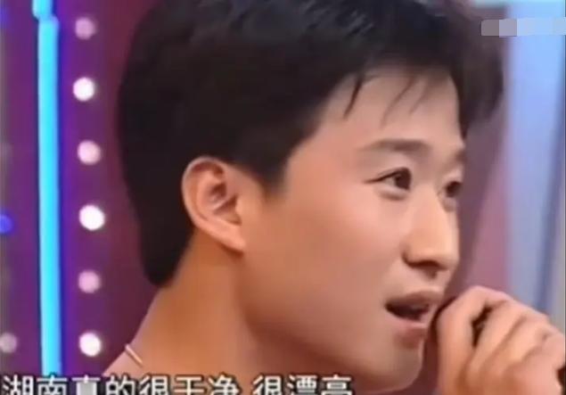 赵薇黄晓明吴京（明星首上快本青涩照）(7)