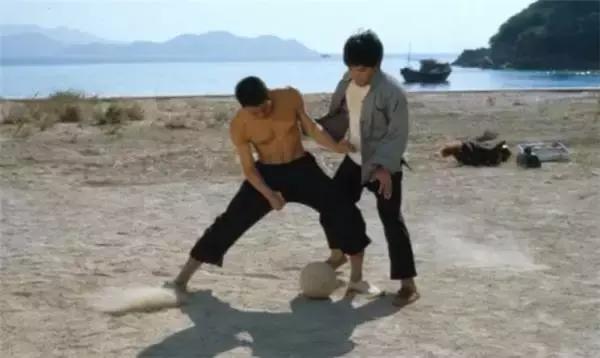 周星驰少林足球深度解析（一部34年前的港片）(10)