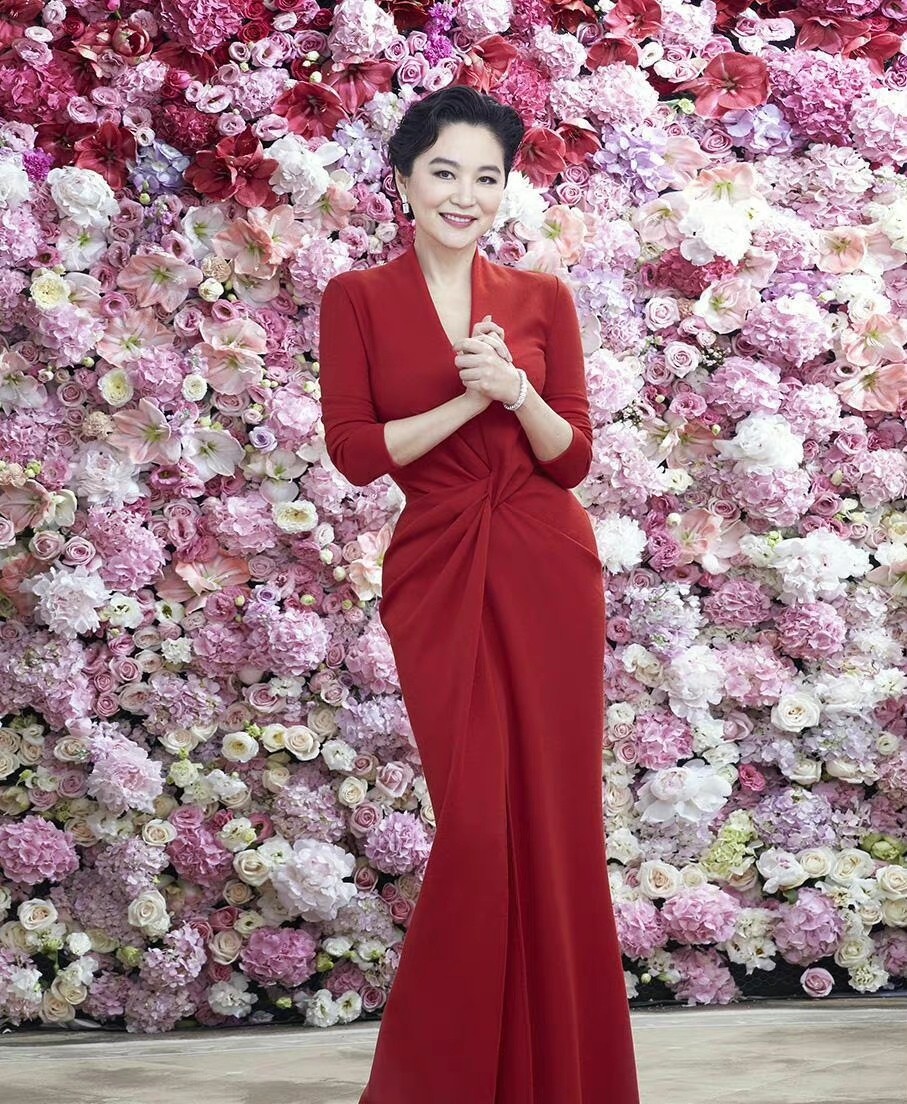 林青霞真是优雅到骨子里（林青霞近照依旧优雅高贵）