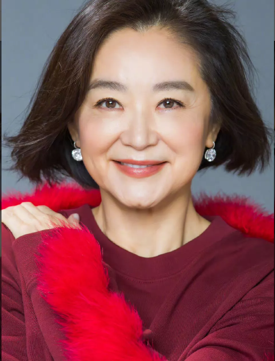 林青霞真是优雅到骨子里（林青霞近照依旧优雅高贵）