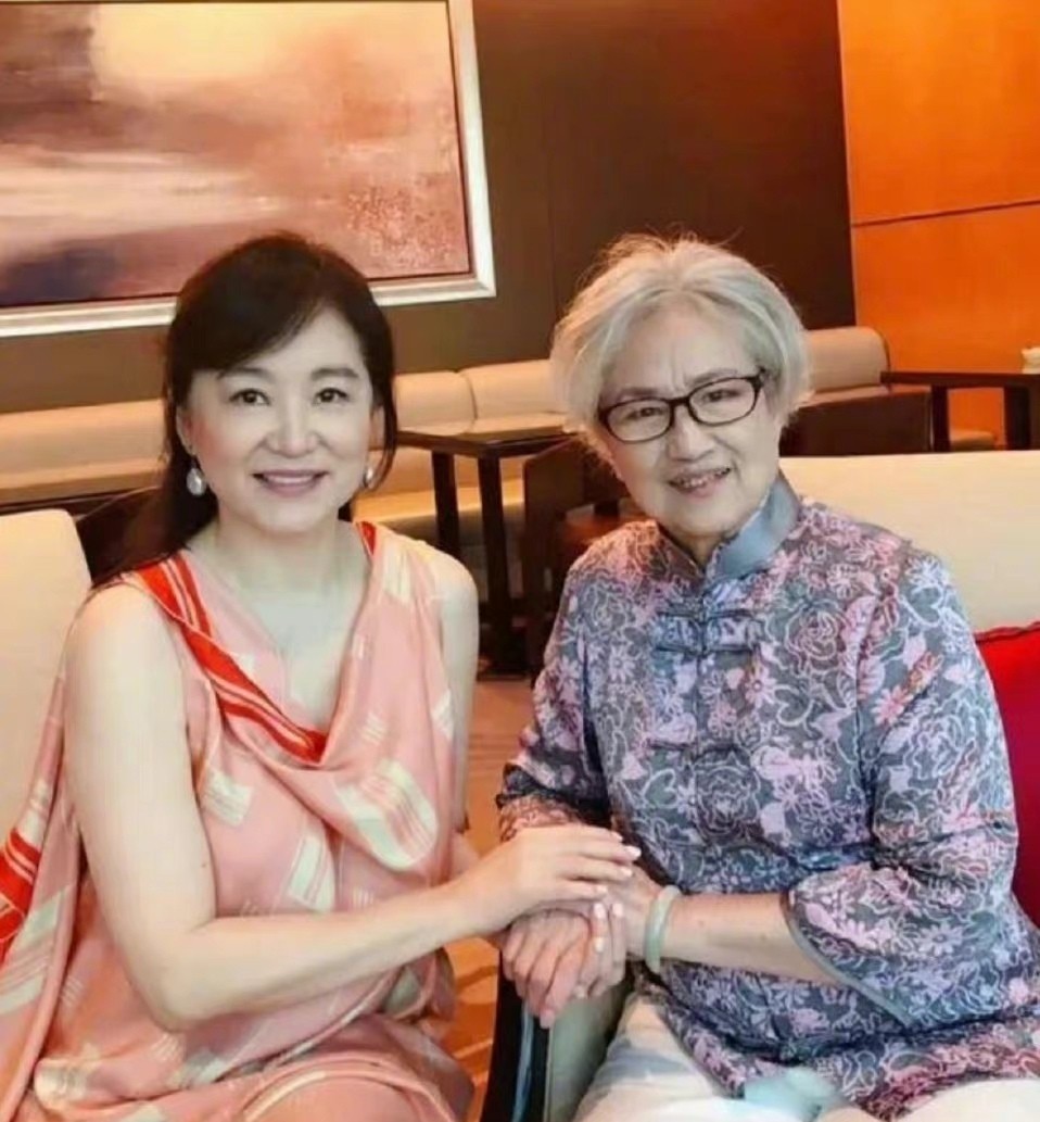 林青霞真是优雅到骨子里（林青霞近照依旧优雅高贵）