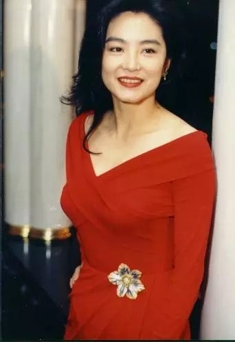 林青霞真是优雅到骨子里（林青霞近照依旧优雅高贵）