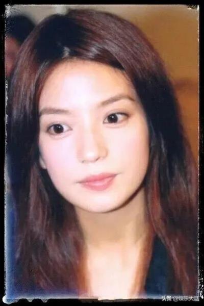 赵薇黄有龙结婚照（为何转身嫁给其貌不扬的黄有龙）(10)